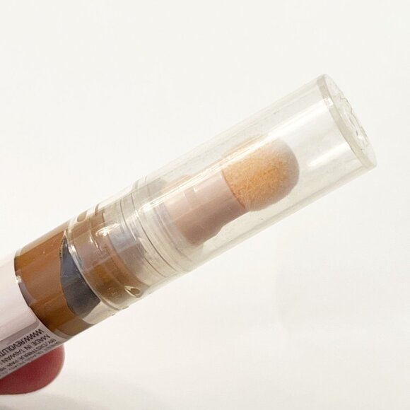 Revolution | C13 | Fast Base Concealer Lightweight Buildable - Picture 4 of 5